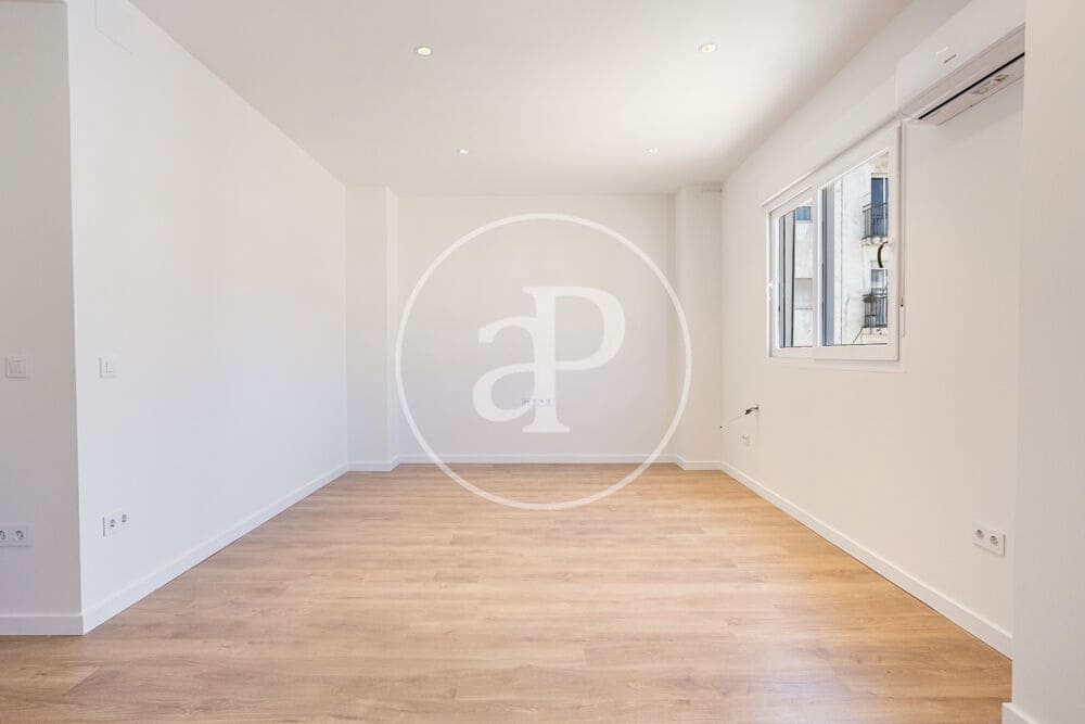 3 bedroom Apartment for rent in Valencia city - € 1,700 (Ref: 9855548)