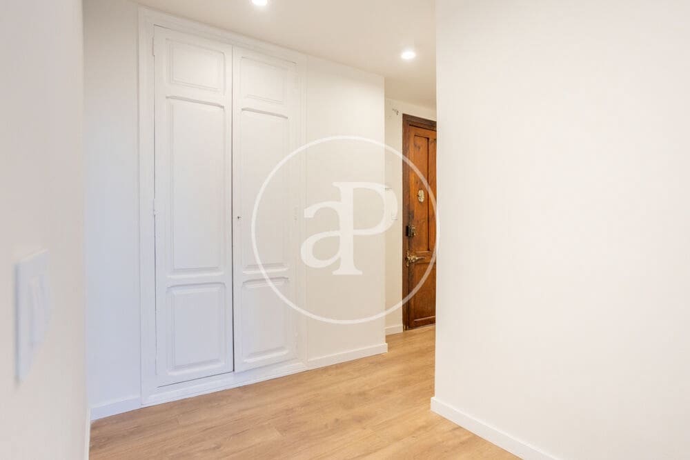 3 bedroom Apartment for rent in Valencia city - € 1,700 (Ref: 9855548)