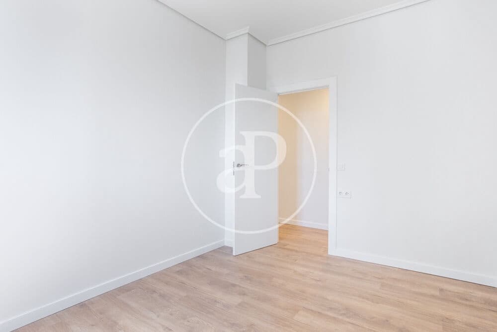 3 bedroom Apartment for rent in Valencia city - € 1,700 (Ref: 9855548)