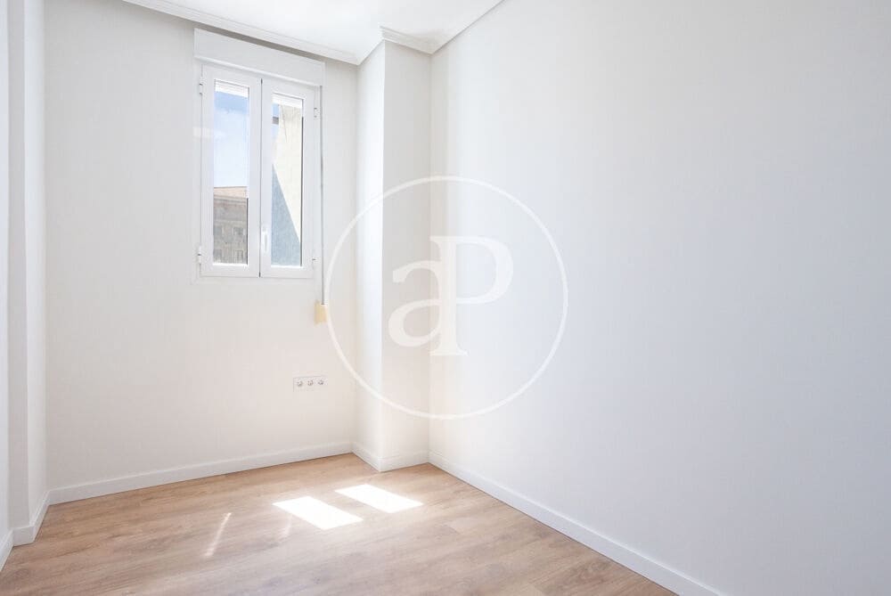 3 bedroom Apartment for rent in Valencia city - € 1,700 (Ref: 9855548)