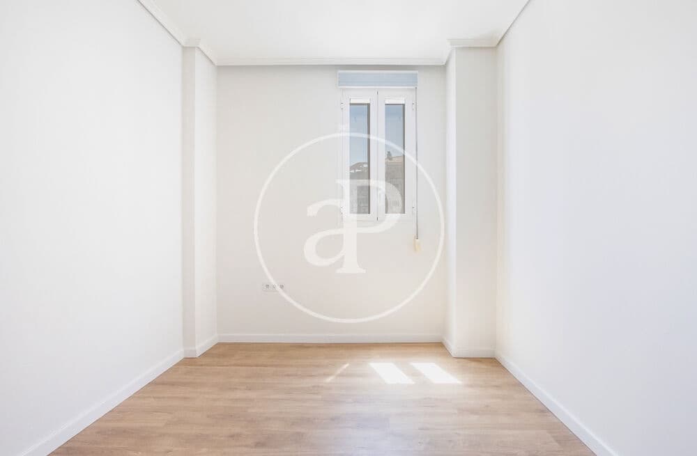 3 bedroom Apartment for rent in Valencia city - € 1,700 (Ref: 9855548)