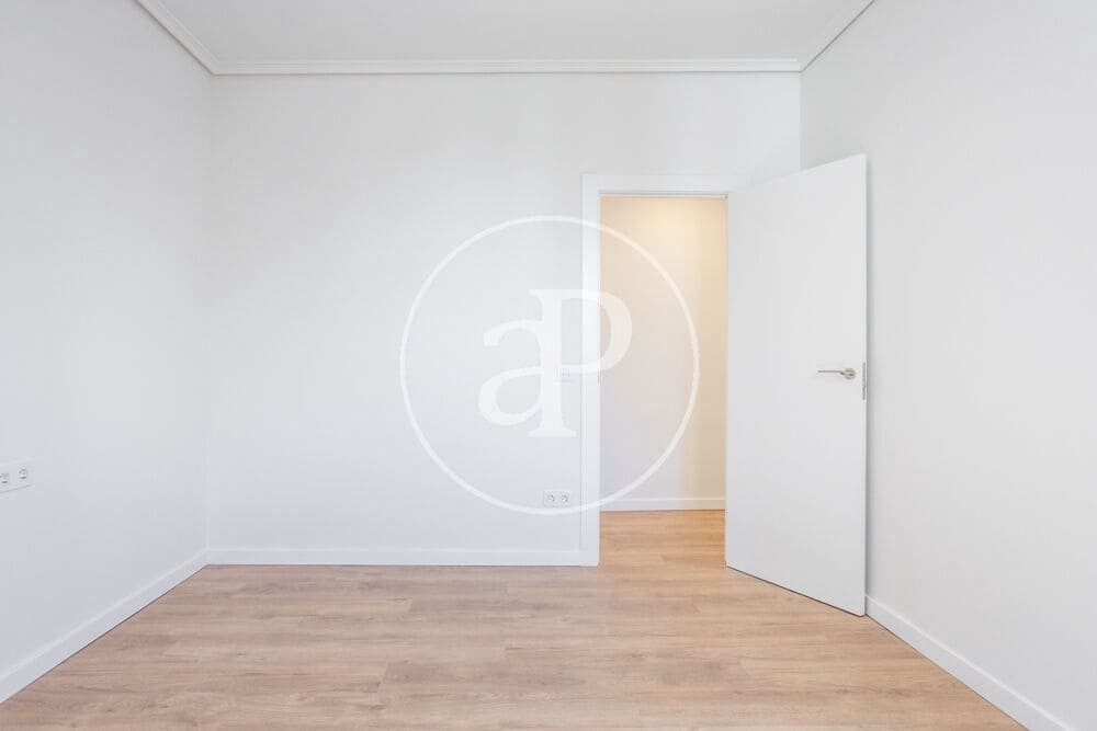 3 bedroom Apartment for rent in Valencia city - € 1,700 (Ref: 9855548)