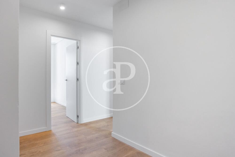 3 bedroom Apartment for rent in Valencia city - € 1,700 (Ref: 9855548)