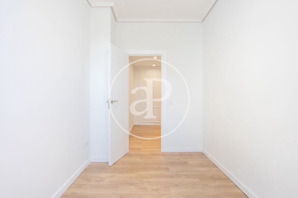3 bedroom Apartment for rent in Valencia city - € 1,700 (Ref: 9855548)