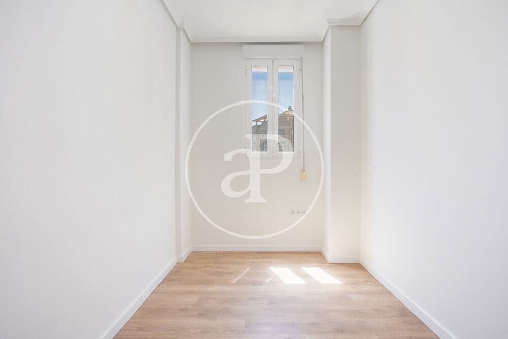 3 bedroom Apartment for rent in Valencia city - € 1,700 (Ref: 9855548)