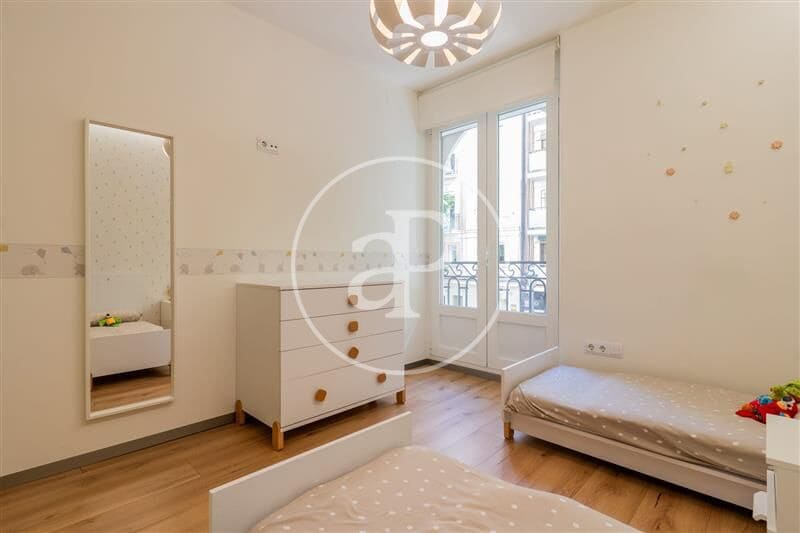 3 bedroom Apartment for rent in Valencia city with garage - € 4,000 (Ref: 9855549)