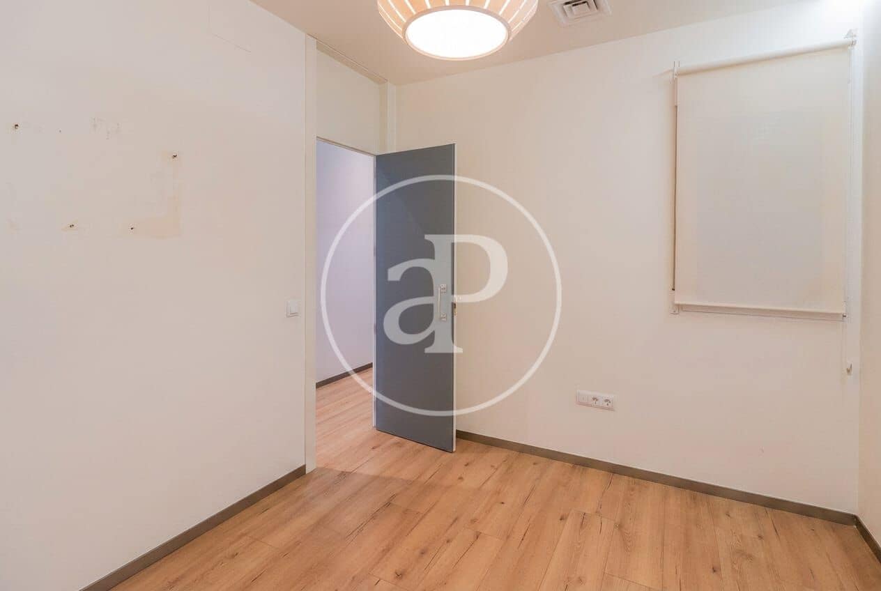 3 bedroom Apartment for rent in Valencia city with garage - € 4,000 (Ref: 9855549)