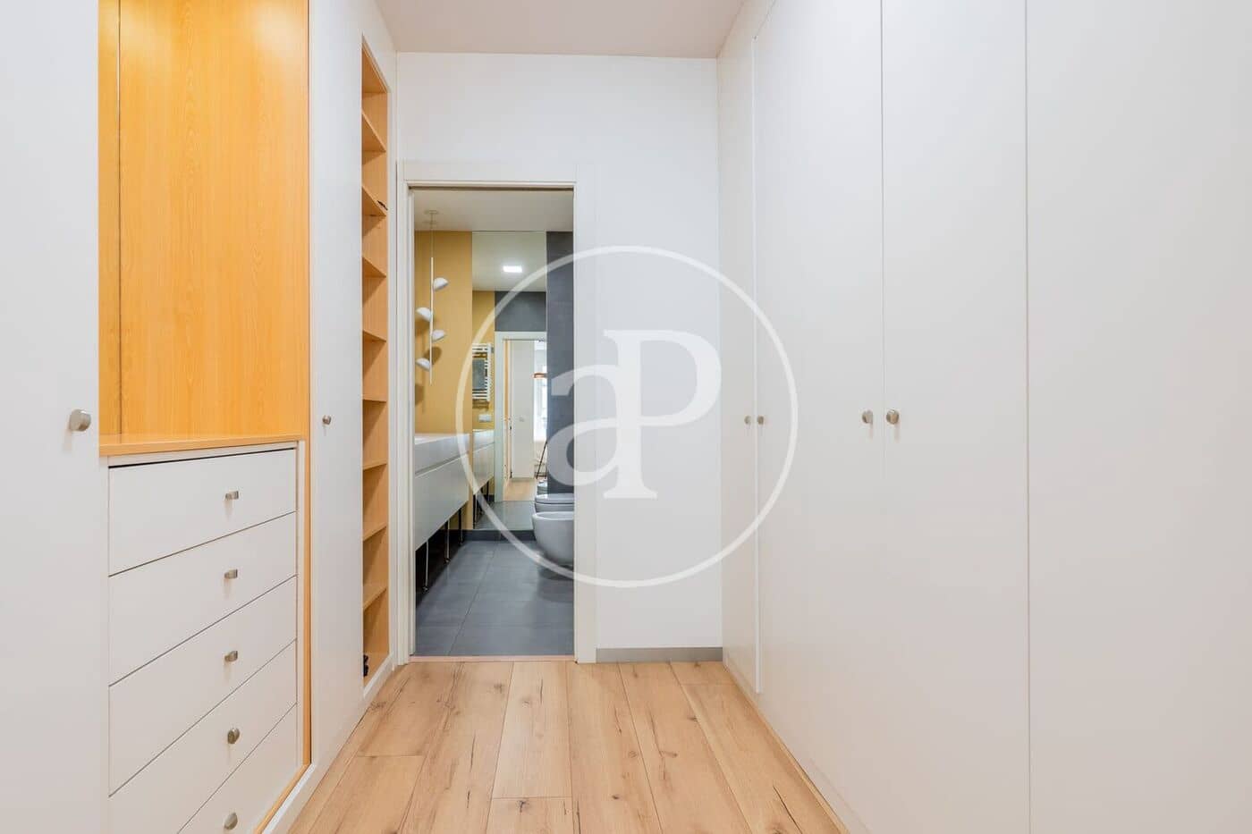 3 bedroom Apartment for rent in Valencia city with garage - € 4,000 (Ref: 9855549)