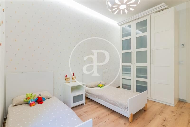 3 bedroom Apartment for rent in Valencia city with garage - € 4,000 (Ref: 9855549)