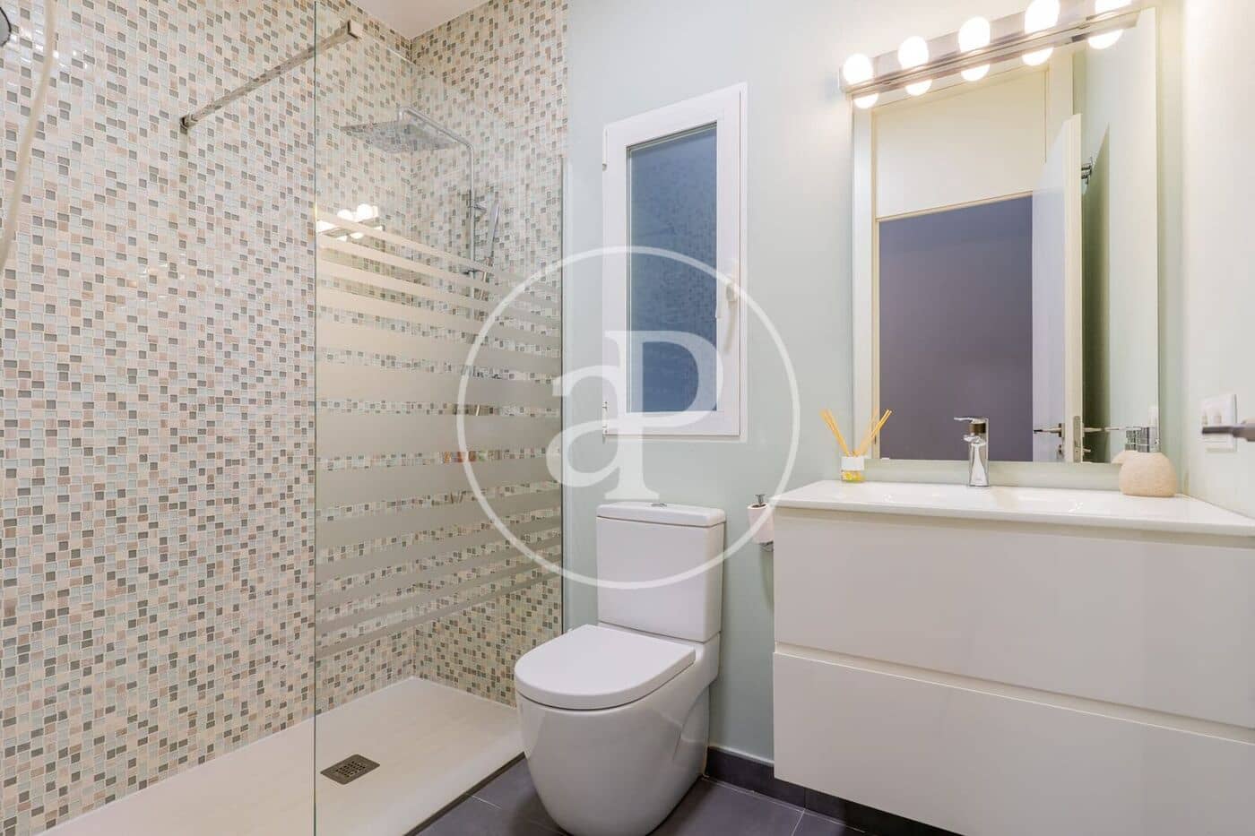 3 bedroom Apartment for rent in Valencia city with garage - € 4,000 (Ref: 9855549)