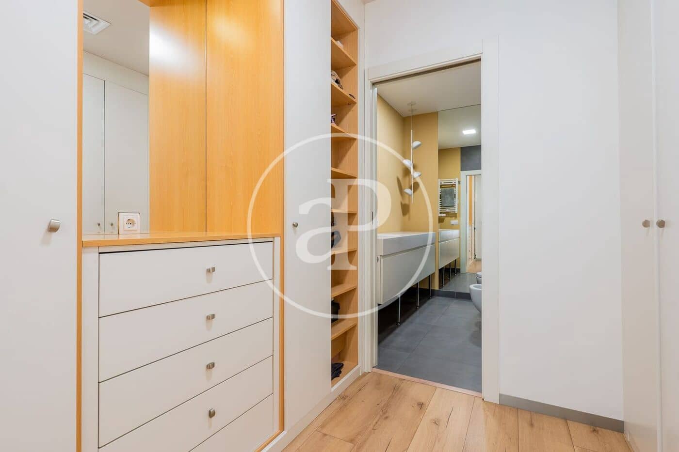 3 bedroom Apartment for rent in Valencia city with garage - € 4,000 (Ref: 9855549)