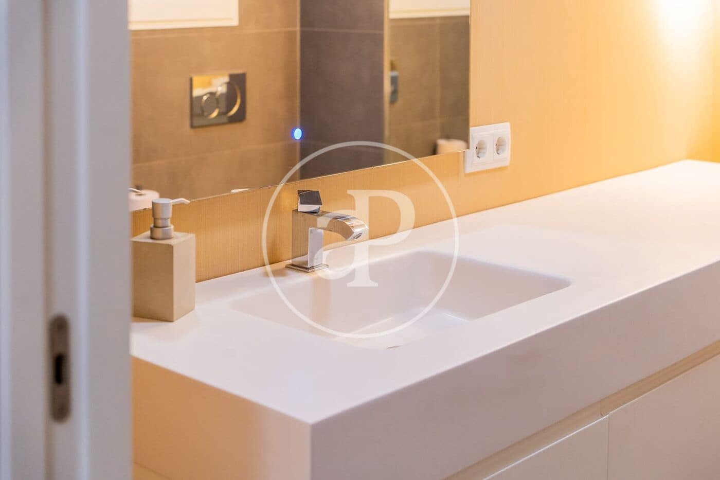 3 bedroom Apartment for rent in Valencia city with garage - € 4,000 (Ref: 9855549)