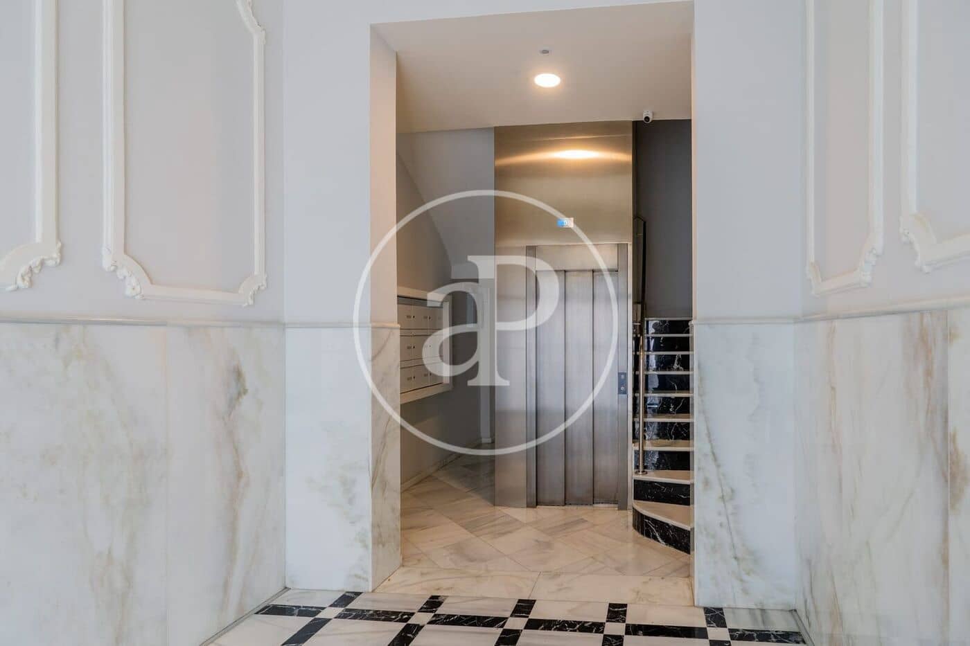3 bedroom Apartment for rent in Valencia city with garage - € 4,000 (Ref: 9855549)