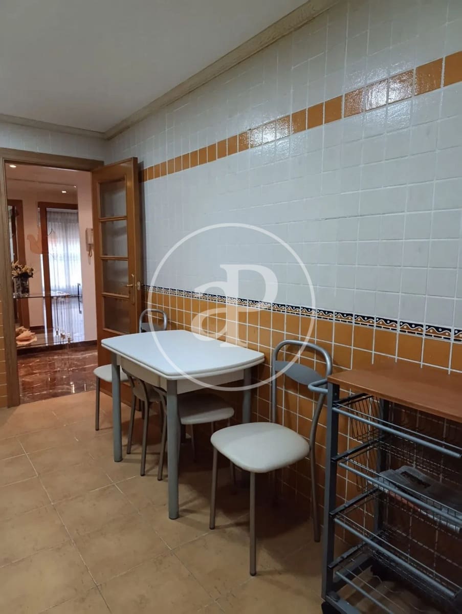 3 bedroom Apartment for rent in Valencia city with garage - € 1,700 (Ref: 9855550)