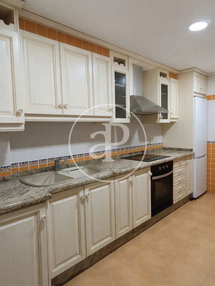 3 bedroom Apartment for rent in Valencia city with garage - € 1,700 (Ref: 9855550)