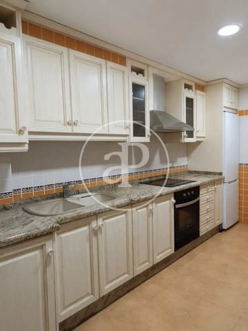 3 bedroom Apartment for rent in El Grau, Valencia city with garage - € 1,700 (Ref: 9855550)