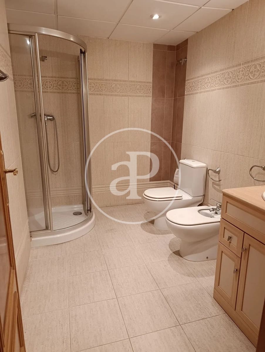 3 bedroom Apartment for rent in Valencia city with garage - € 1,700 (Ref: 9855550)
