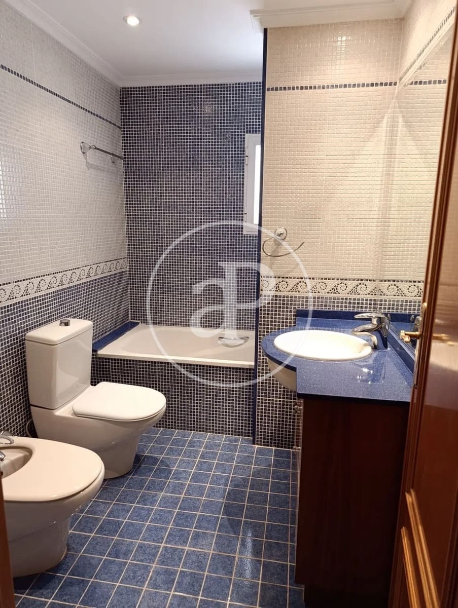 3 bedroom Apartment for rent in Valencia city with garage - € 1,700 (Ref: 9855550)