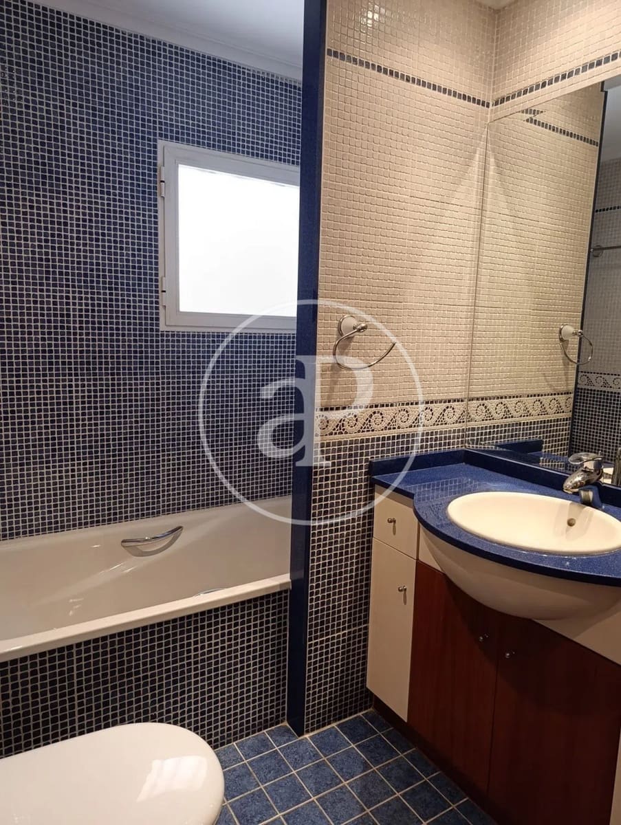 3 bedroom Apartment for rent in Valencia city with garage - € 1,700 (Ref: 9855550)