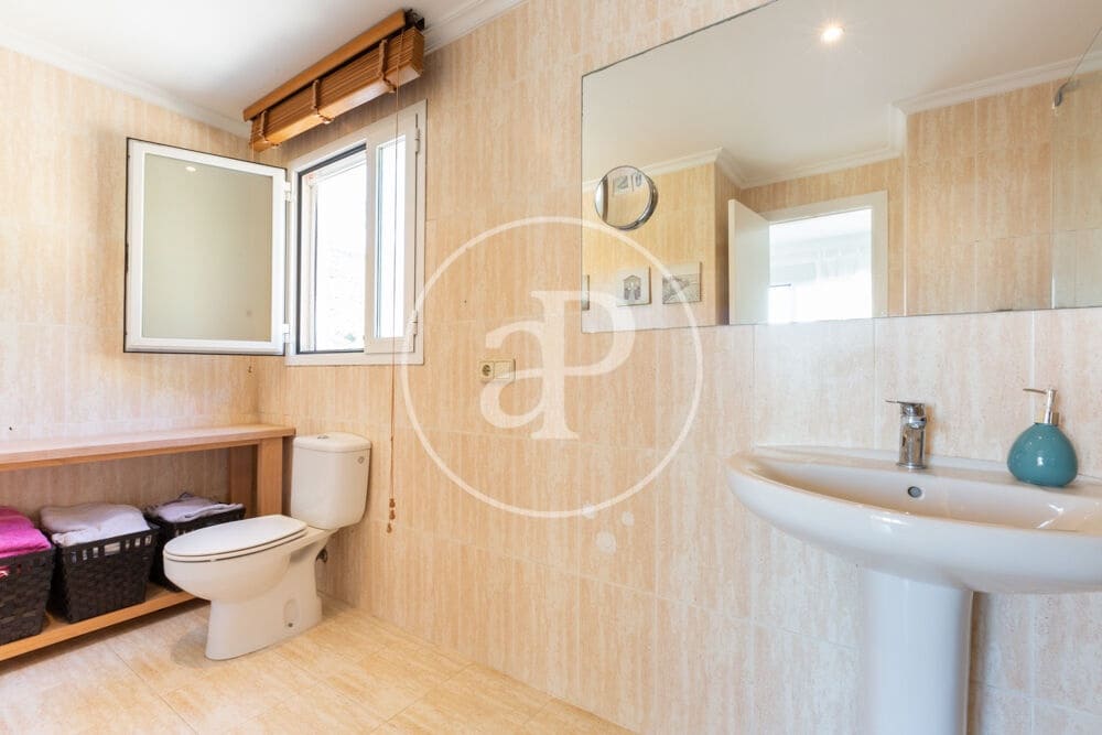 5 bedroom Villa for sale in Chiva with pool - € 470,000 (Ref: 9855552)