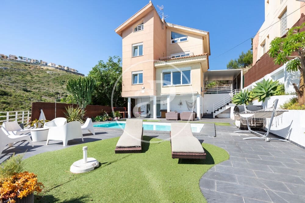 5 bedroom Villa for sale in Chiva with pool - € 470,000 (Ref: 9855552)