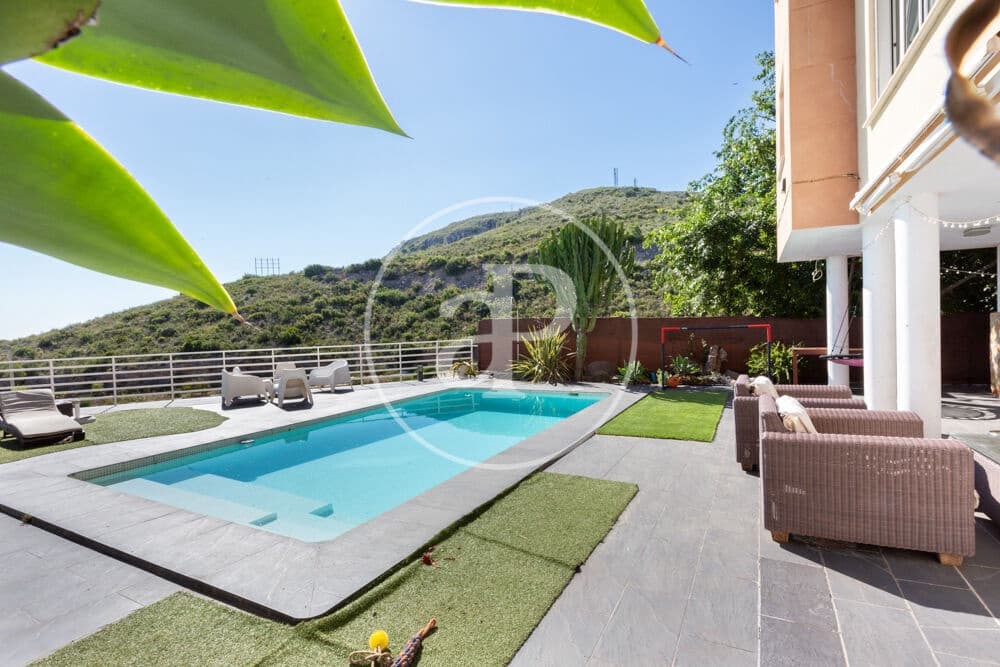 5 bedroom Villa for sale in Chiva with pool - € 470,000 (Ref: 9855552)