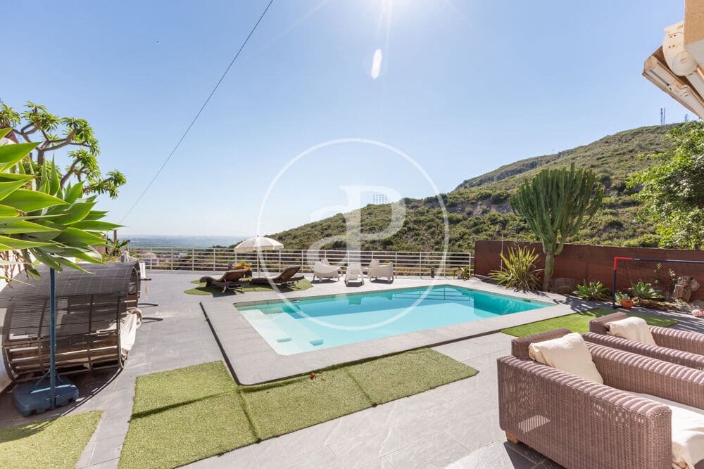 5 bedroom Villa for sale in Chiva with pool - € 470,000 (Ref: 9855552)