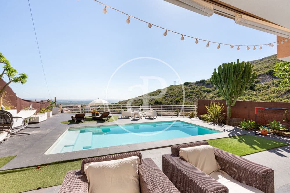 5 bedroom Villa for sale in Chiva with pool - € 470,000 (Ref: 9855552)