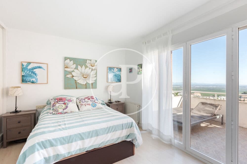 5 bedroom Villa for sale in Chiva with pool - € 470,000 (Ref: 9855552)