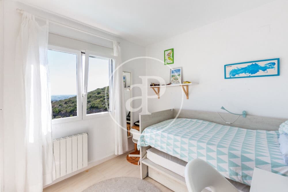 5 bedroom Villa for sale in Chiva with pool - € 470,000 (Ref: 9855552)