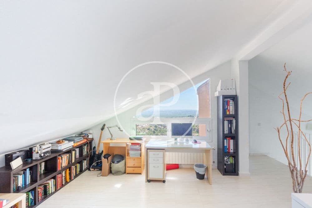 5 bedroom Villa for sale in Chiva with pool - € 470,000 (Ref: 9855552)