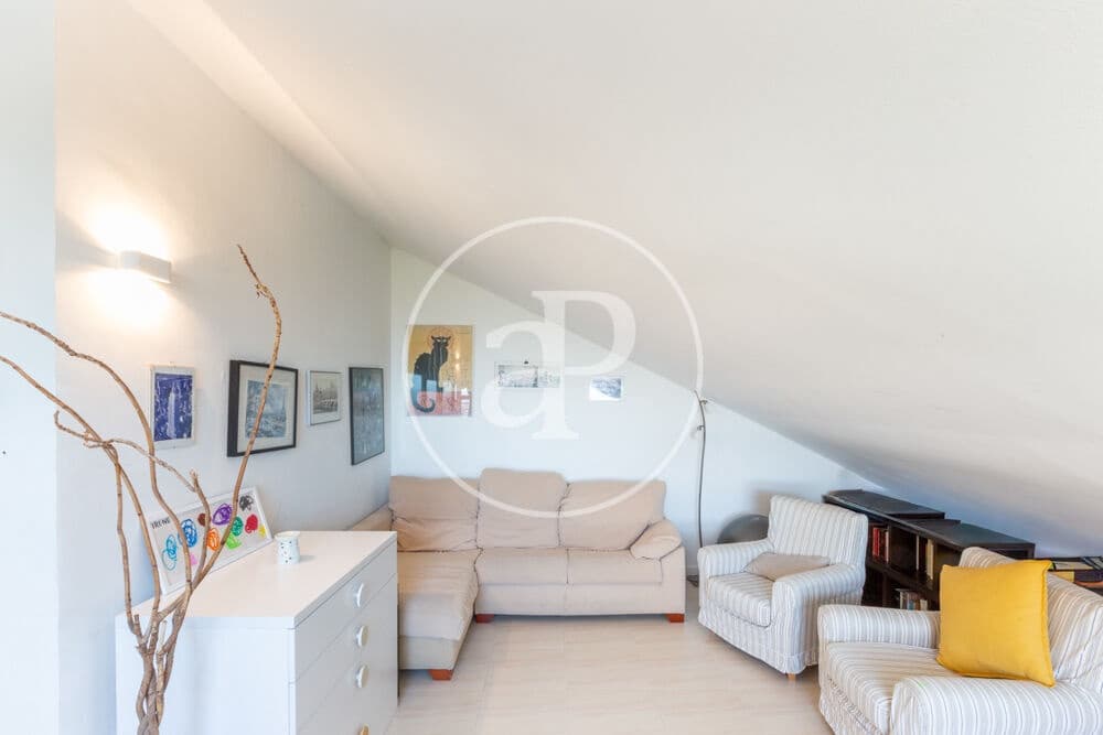 5 bedroom Villa for sale in Chiva with pool - € 470,000 (Ref: 9855552)