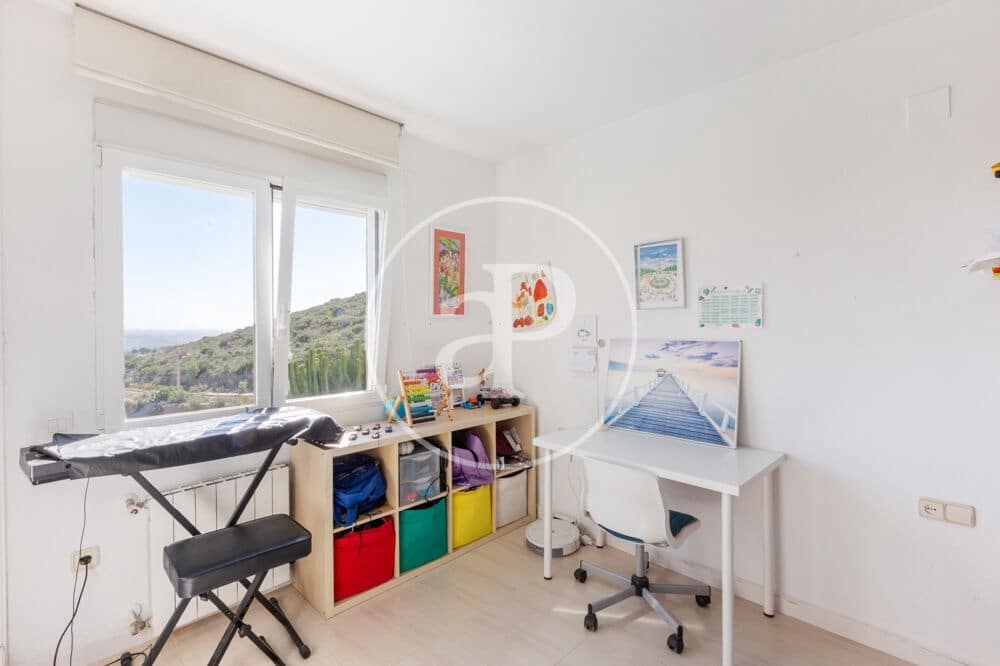 5 bedroom Villa for sale in Chiva with pool - € 470,000 (Ref: 9855552)