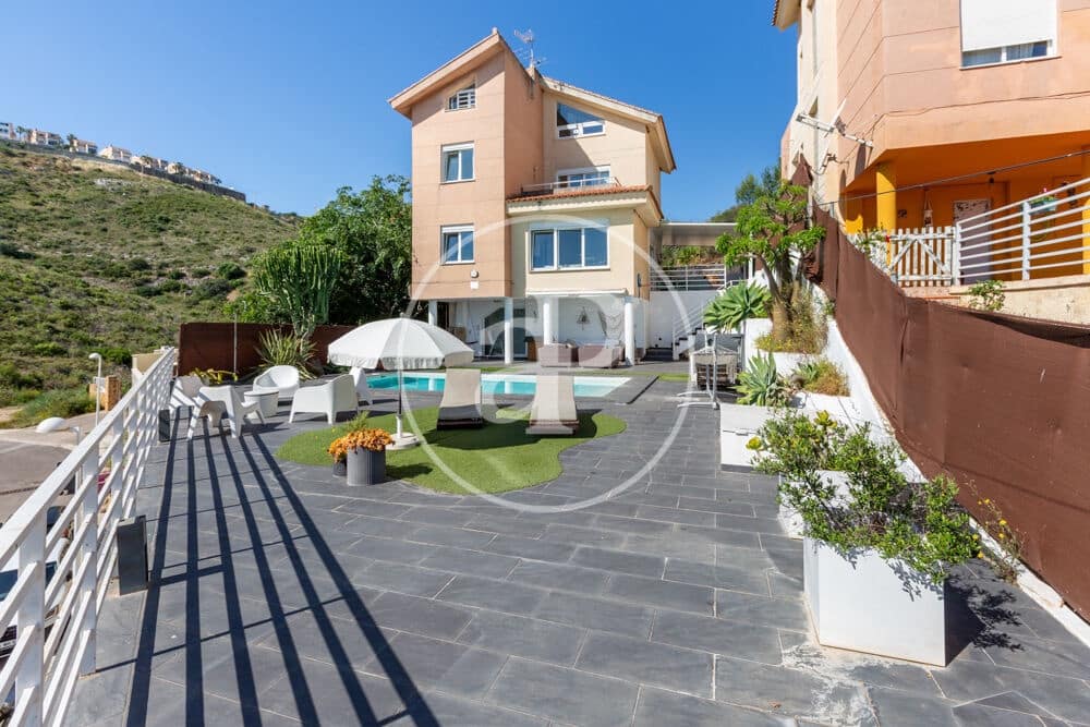 5 bedroom Villa for sale in Chiva with pool - € 470,000 (Ref: 9855552)