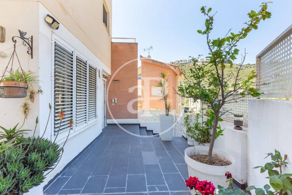 5 bedroom Villa for sale in Chiva with pool - € 470,000 (Ref: 9855552)