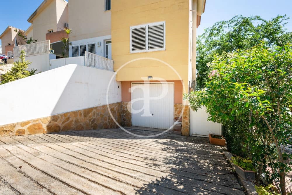 5 bedroom Villa for sale in Chiva with pool - € 470,000 (Ref: 9855552)