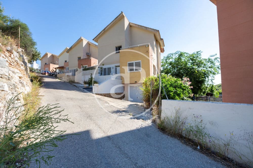 5 bedroom Villa for sale in Chiva with pool - € 470,000 (Ref: 9855552)