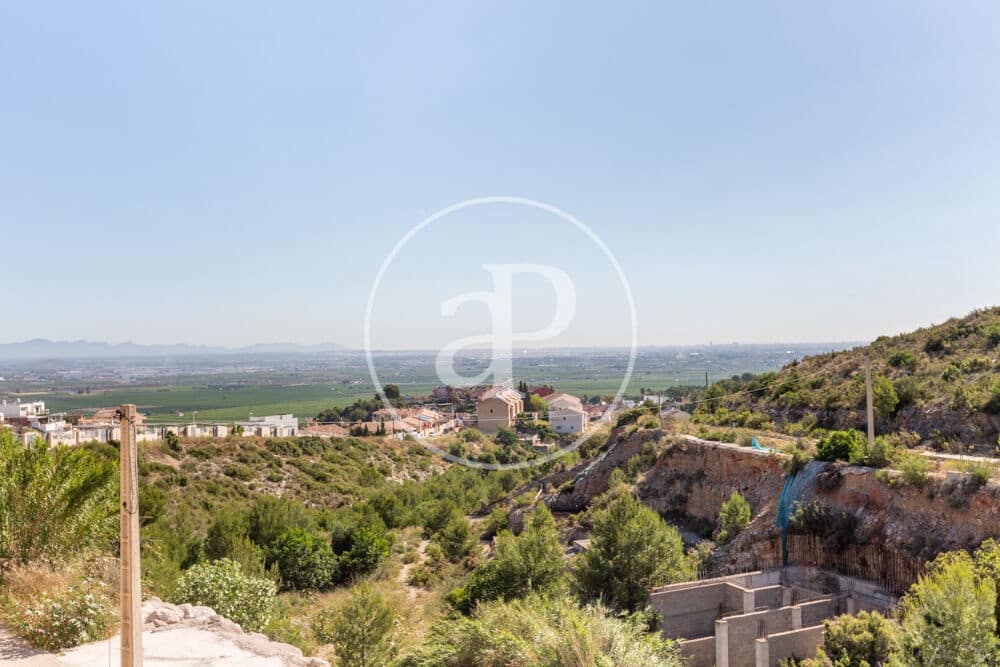 5 bedroom Villa for sale in Chiva with pool - € 470,000 (Ref: 9855552)