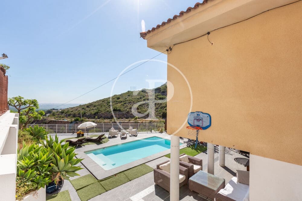 5 bedroom Villa for sale in Chiva with pool - € 470,000 (Ref: 9855552)
