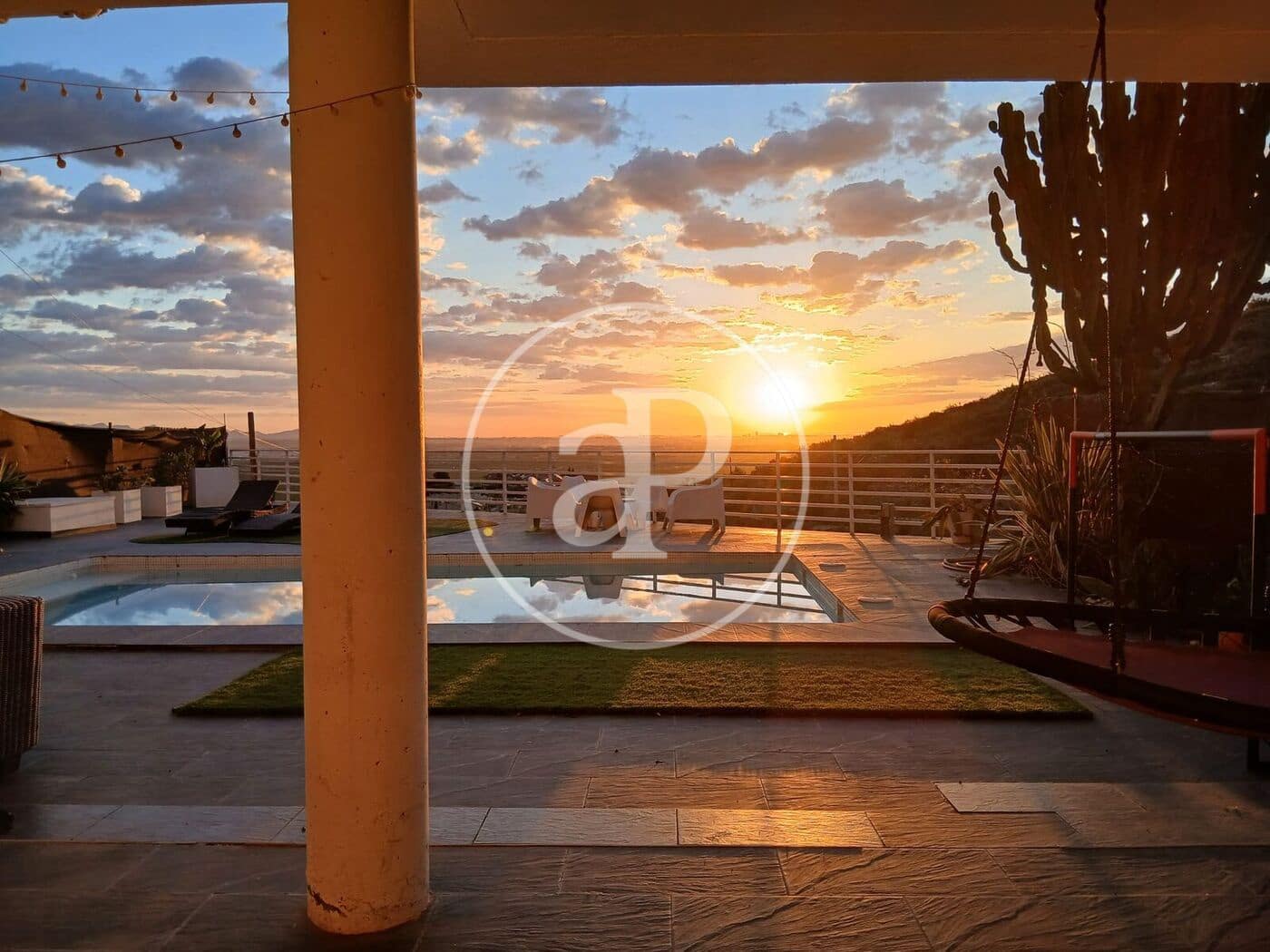 5 bedroom Villa for sale in Chiva with pool - € 470,000 (Ref: 9855552)