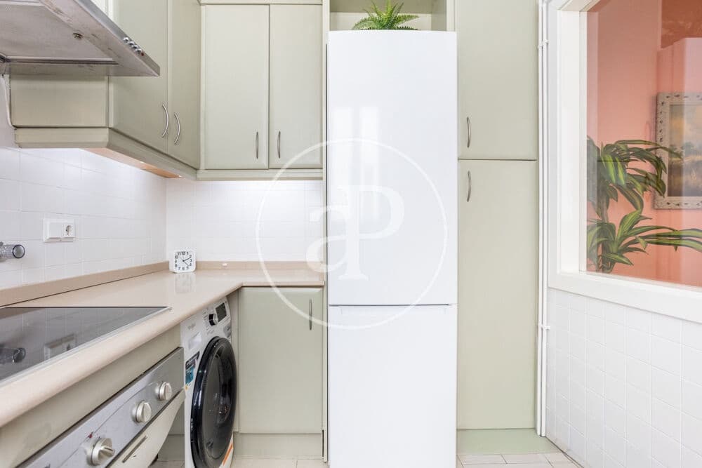 3 bedroom Apartment for rent in Valencia city - € 1,900 (Ref: 9860190)