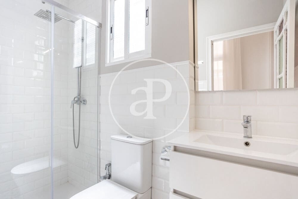 3 bedroom Apartment for rent in Valencia city - € 1,900 (Ref: 9860190)