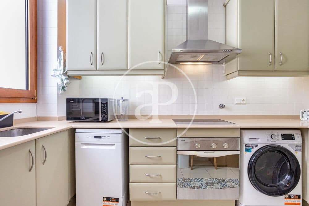 3 bedroom Apartment for rent in Valencia city - € 1,900 (Ref: 9860190)