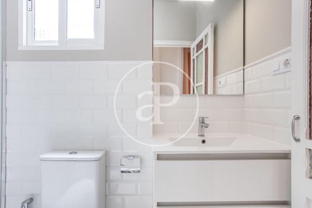 3 bedroom Apartment for rent in Valencia city - € 1,900 (Ref: 9860190)