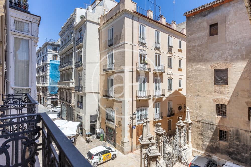 3 bedroom Apartment for rent in Valencia city - € 1,900 (Ref: 9860190)