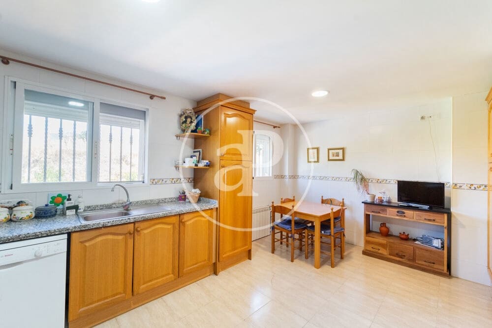 4 bedroom Villa for sale in Alcoy / Alcoi - € 190,000 (Ref: 9861933)