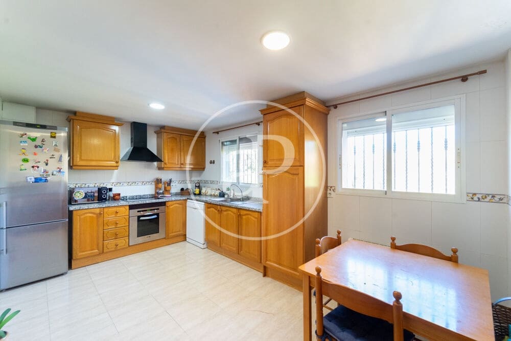 4 bedroom Villa for sale in Alcoy / Alcoi - € 190,000 (Ref: 9861933)