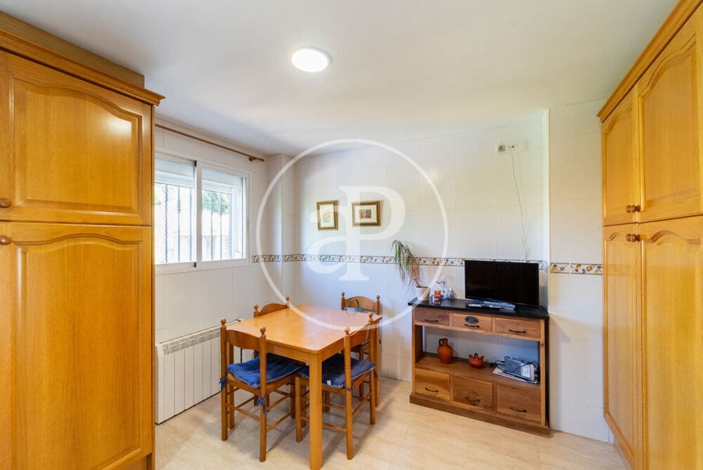 4 bedroom Villa for sale in Alcoy / Alcoi - € 190,000 (Ref: 9861933)