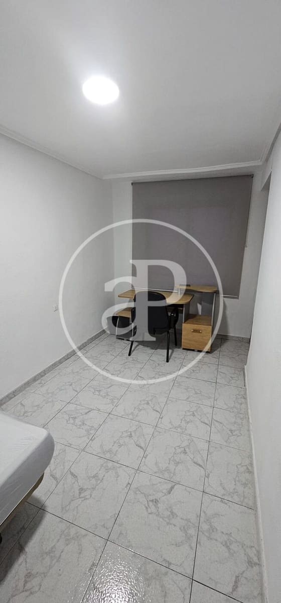 4 bedroom Apartment for rent in Valencia city - € 1,500 (Ref: 9865261)