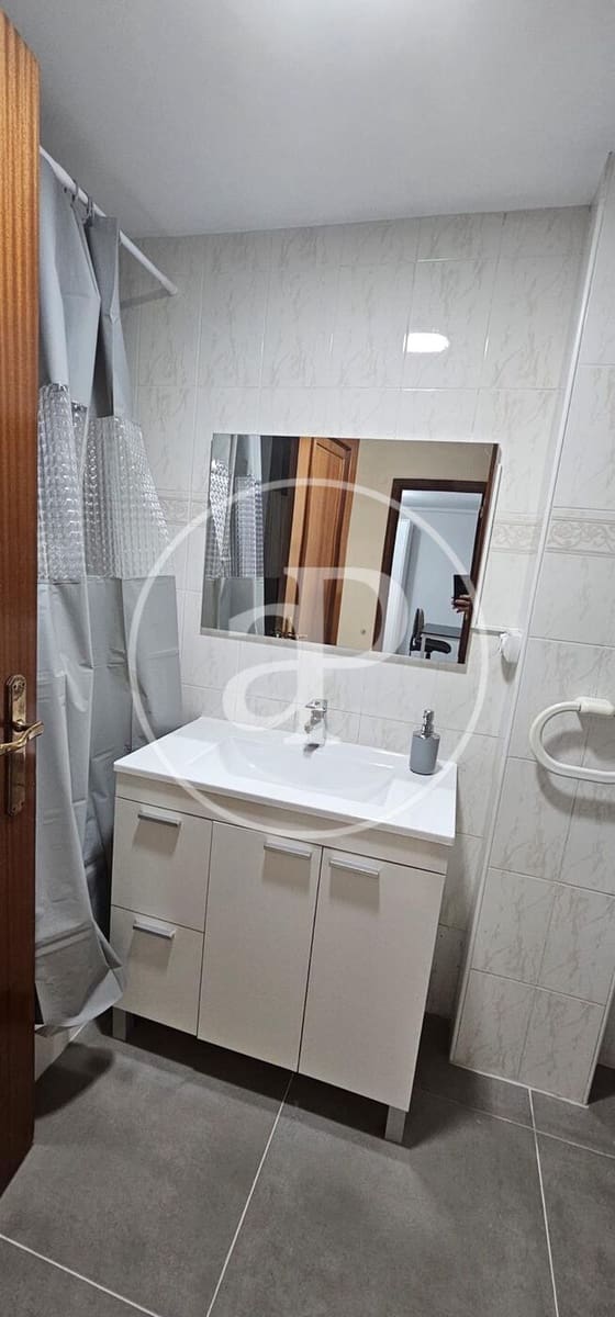 4 bedroom Apartment for rent in Valencia city - € 1,500 (Ref: 9865261)